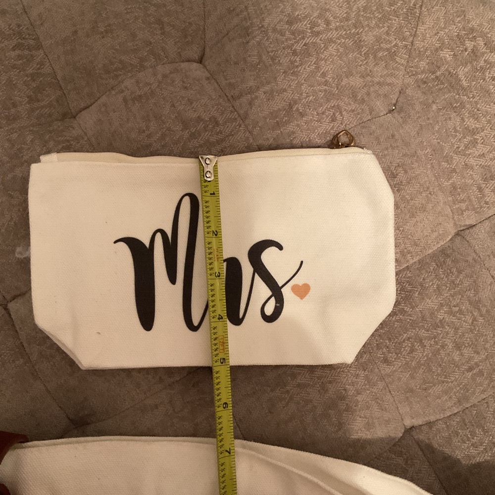 Mrs Canvas Tote with Script Design - Picture 9 of 12